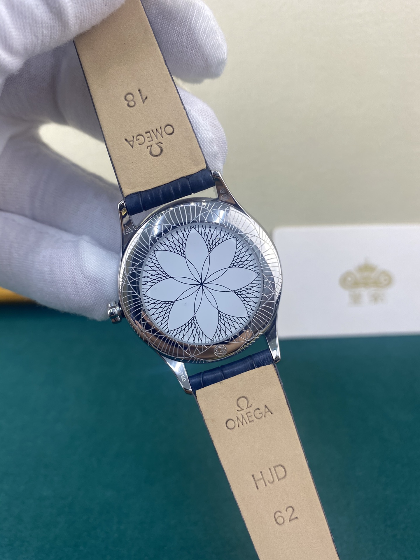 Omega 皇家 欧米茄镶钻女蝶飞39mm