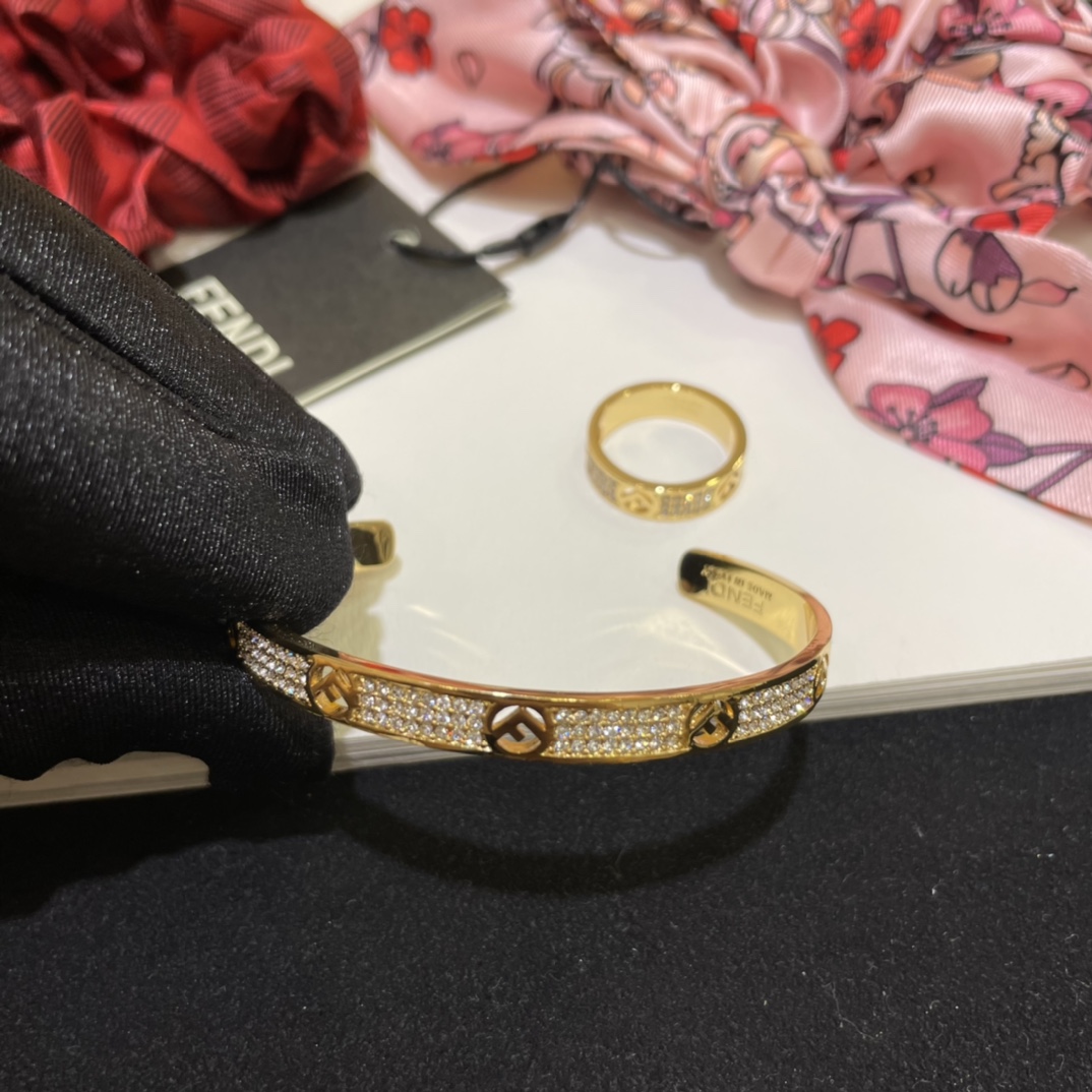 [Fendi Jewelry]FENDI new star bracelet A must-have for girlfriends zxxx9527 cu