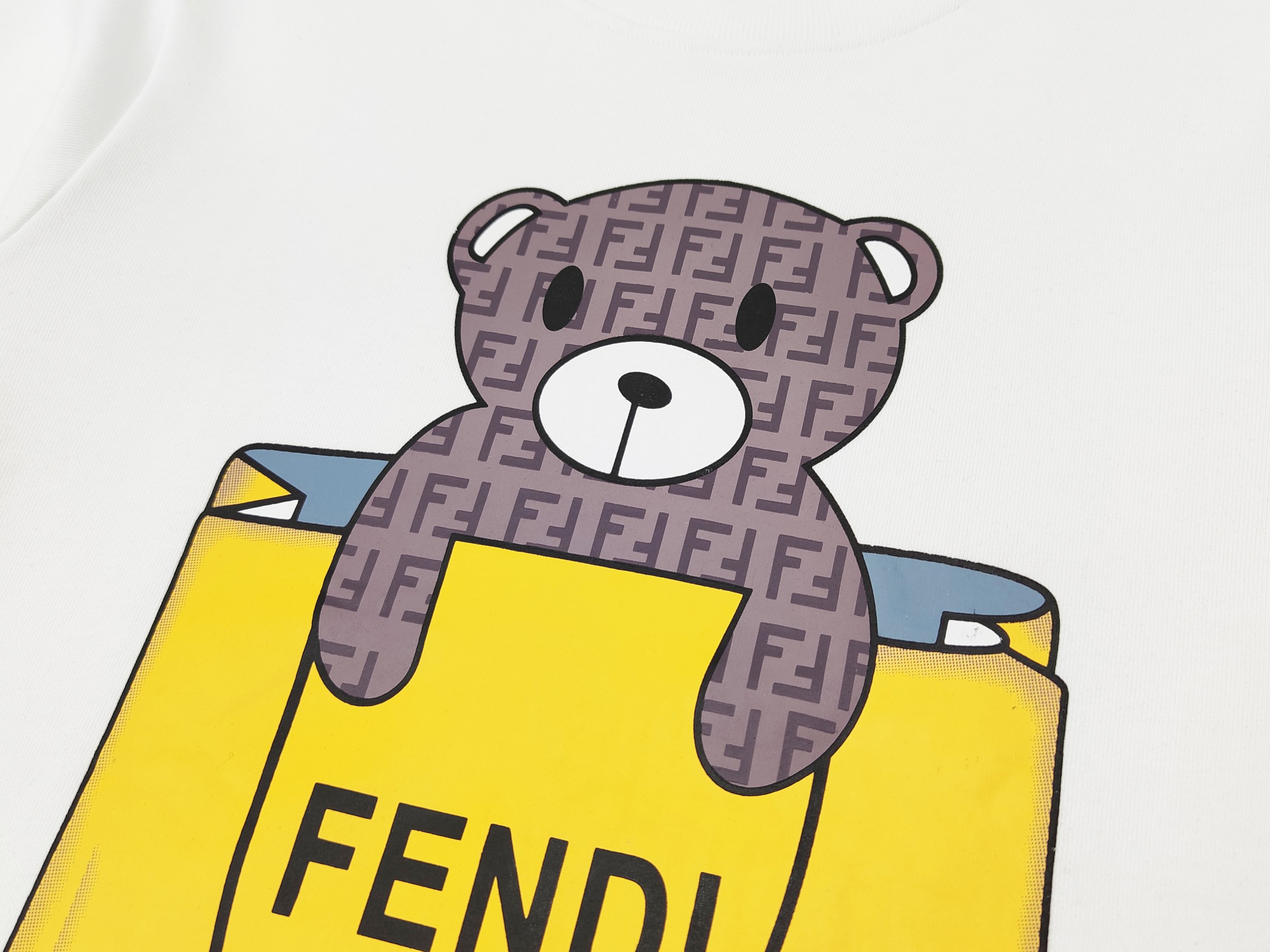 140 FENDI/芬迪2021ss早秋新款口袋小熊趣味情侣圆领卫衣