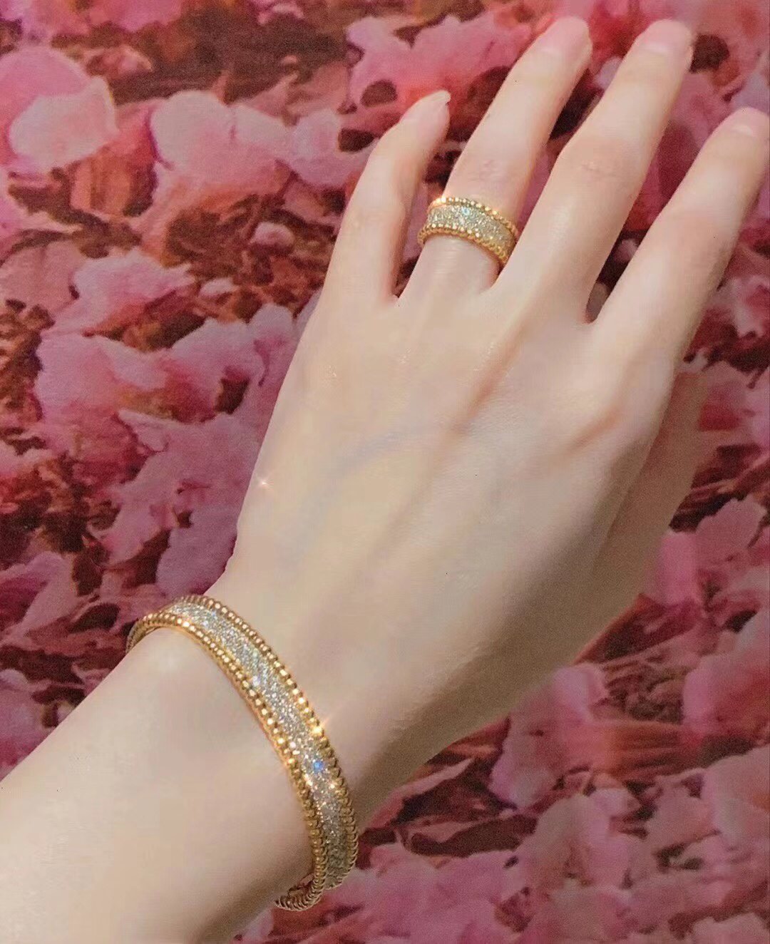 Van Cleef & Arpels 推荐了无数次的Vca珠边手镯&戒指 美的不可方物