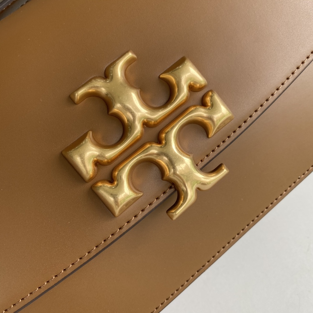 Tory Burch ～TB新款box豆腐包。大号 牛皮，肩带可拆卸 简洁包身，优雅随性 尺寸：23.5*10*7