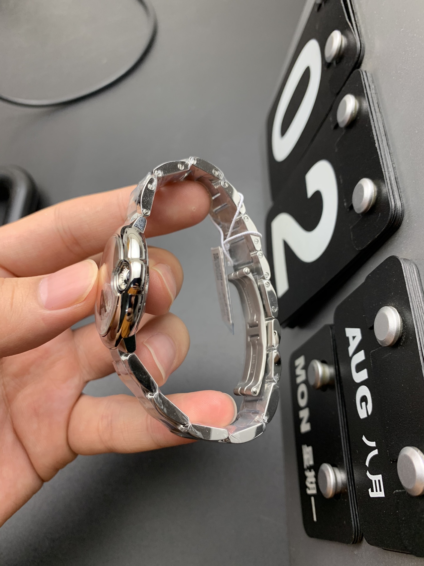 Cartier V6 33机械粉气球