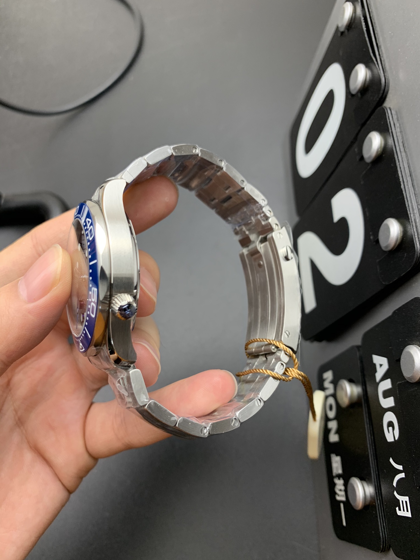 Omega 蓝灰海马300