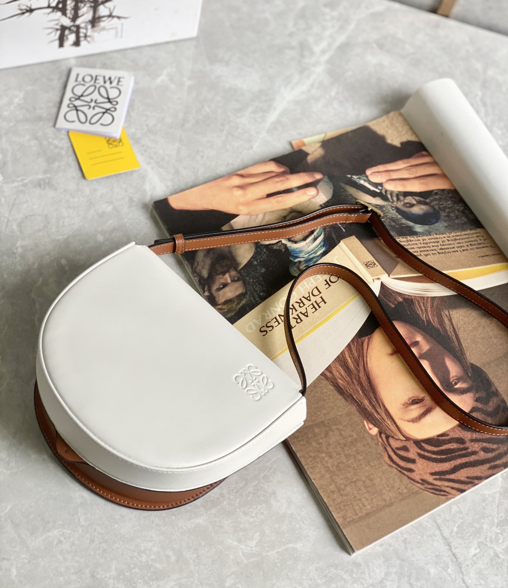 LOEWE罗意威 Heel duo系列单肩包 0508白/棕