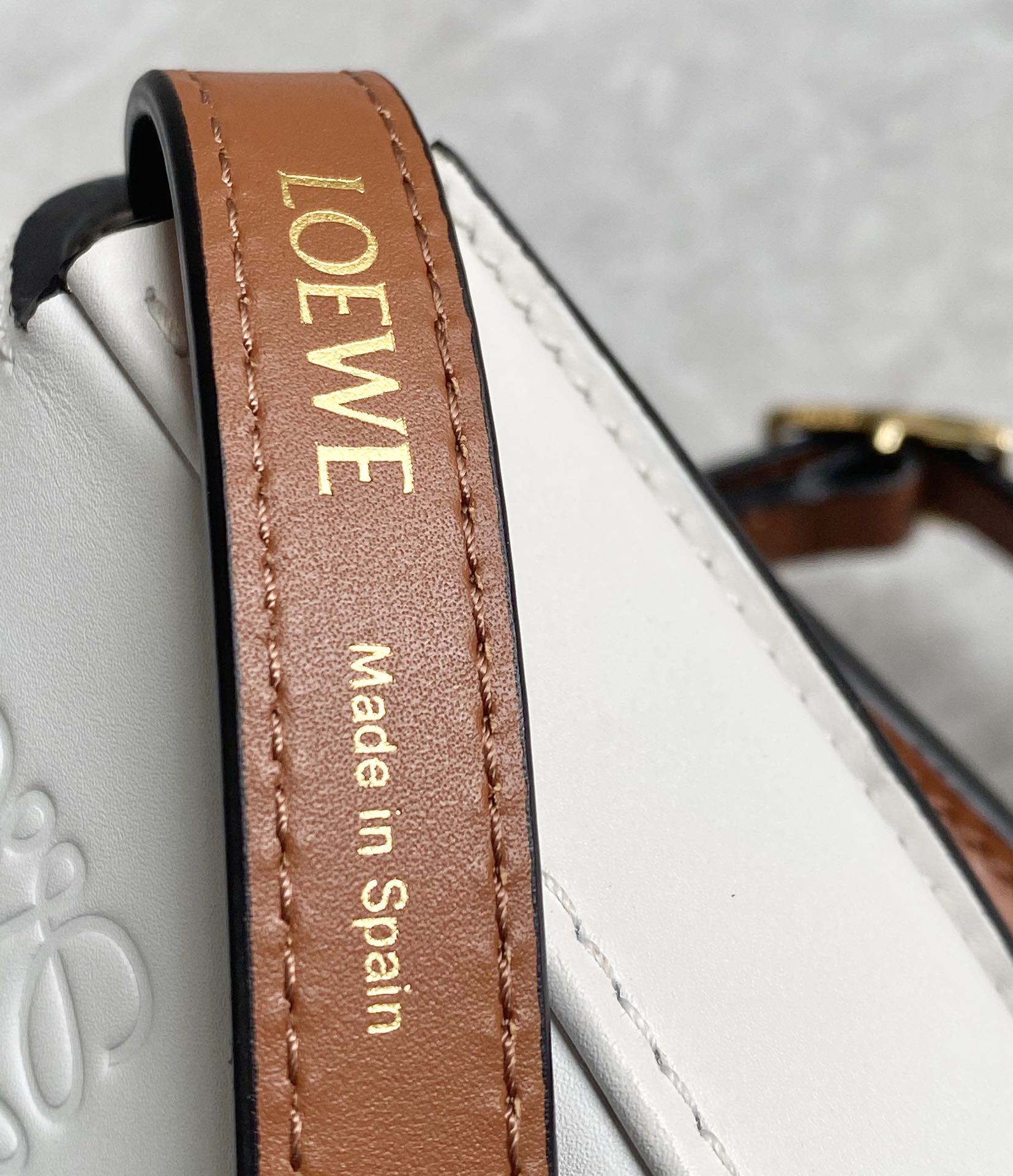 LOEWE罗意威 Heel duo系列单肩包 0508白/棕