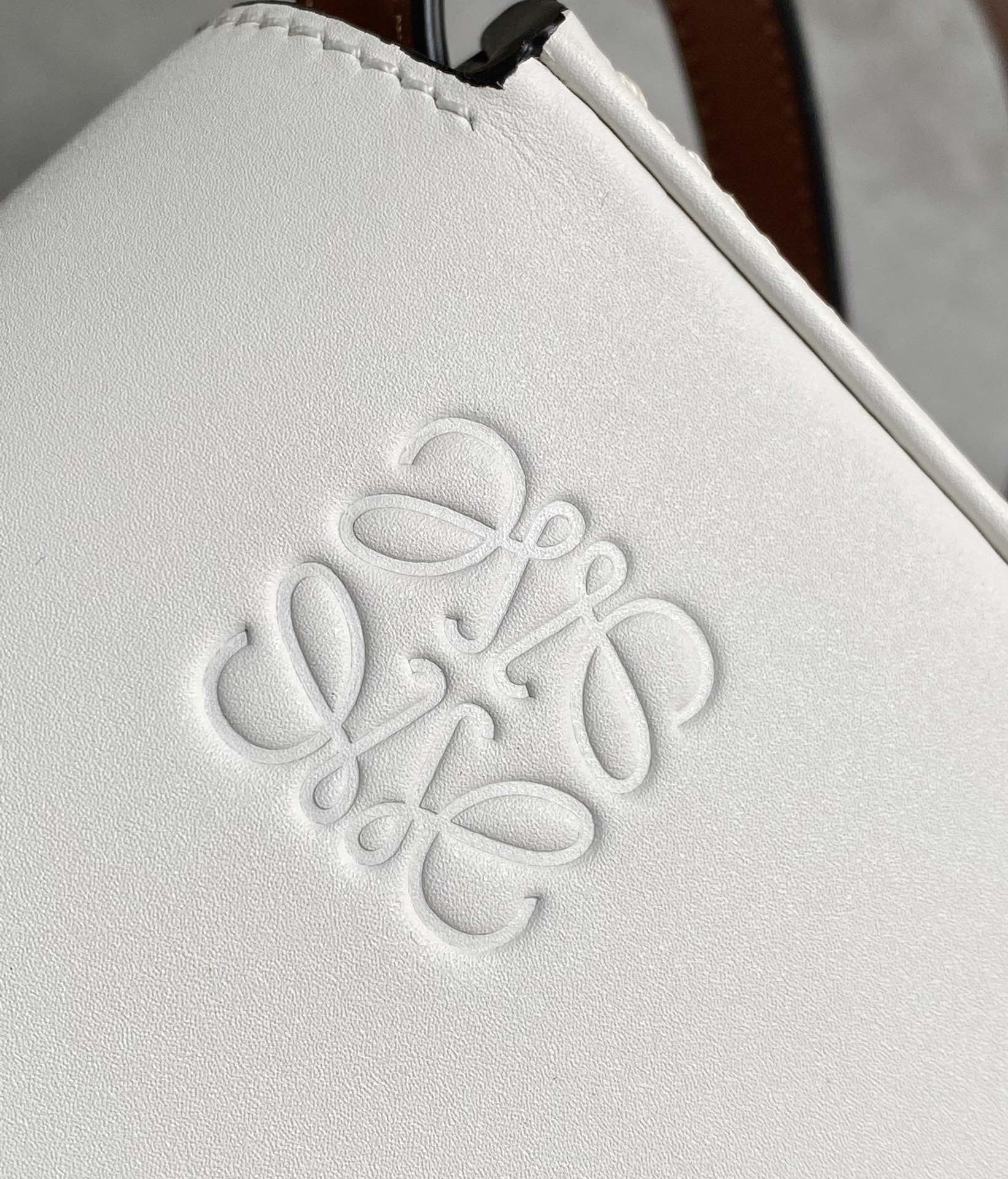 LOEWE罗意威 Heel duo系列单肩包 0508白/棕