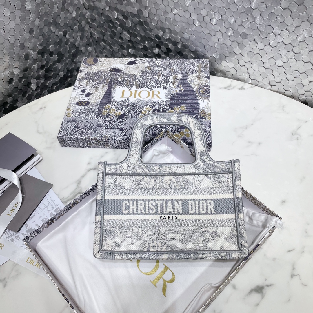 How quality
 Dior Book Tote Handbags Tote Bags Embroidery Oblique Mini