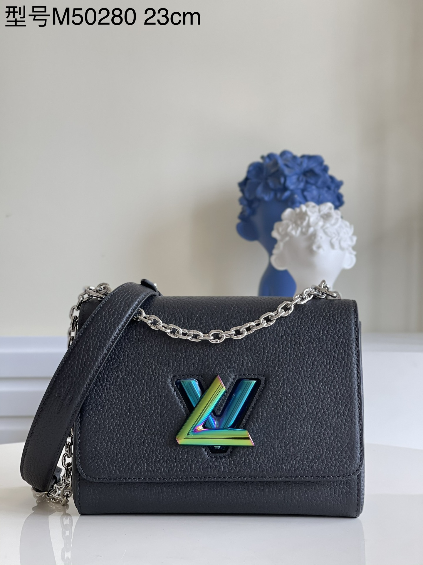 NO:397465,【Exclusive real photo M50280 g colorful】This Twist medium-sized handbag outlines the flip cover and leather brand outline with unique woven details, injecting unique craftsmanship into the classic design. The top leather handle and removable shoulder straps enable multiple carrying methods. Size 23 x 17 x 9.5 cm S.,LV [original leather],louis vuitton19860909【独家实拍M50280 克七彩】本款 Twist 中号手袋以别致编织细节勾勒翻盖和皮革名牌轮廓,为经典设计注入别致匠心.顶部皮革手柄和可拆卸肩带实现多种背携方式.尺寸23 x 17 x 9.5 厘米 S.,LV【原厂皮】,louis vuitton,Bag