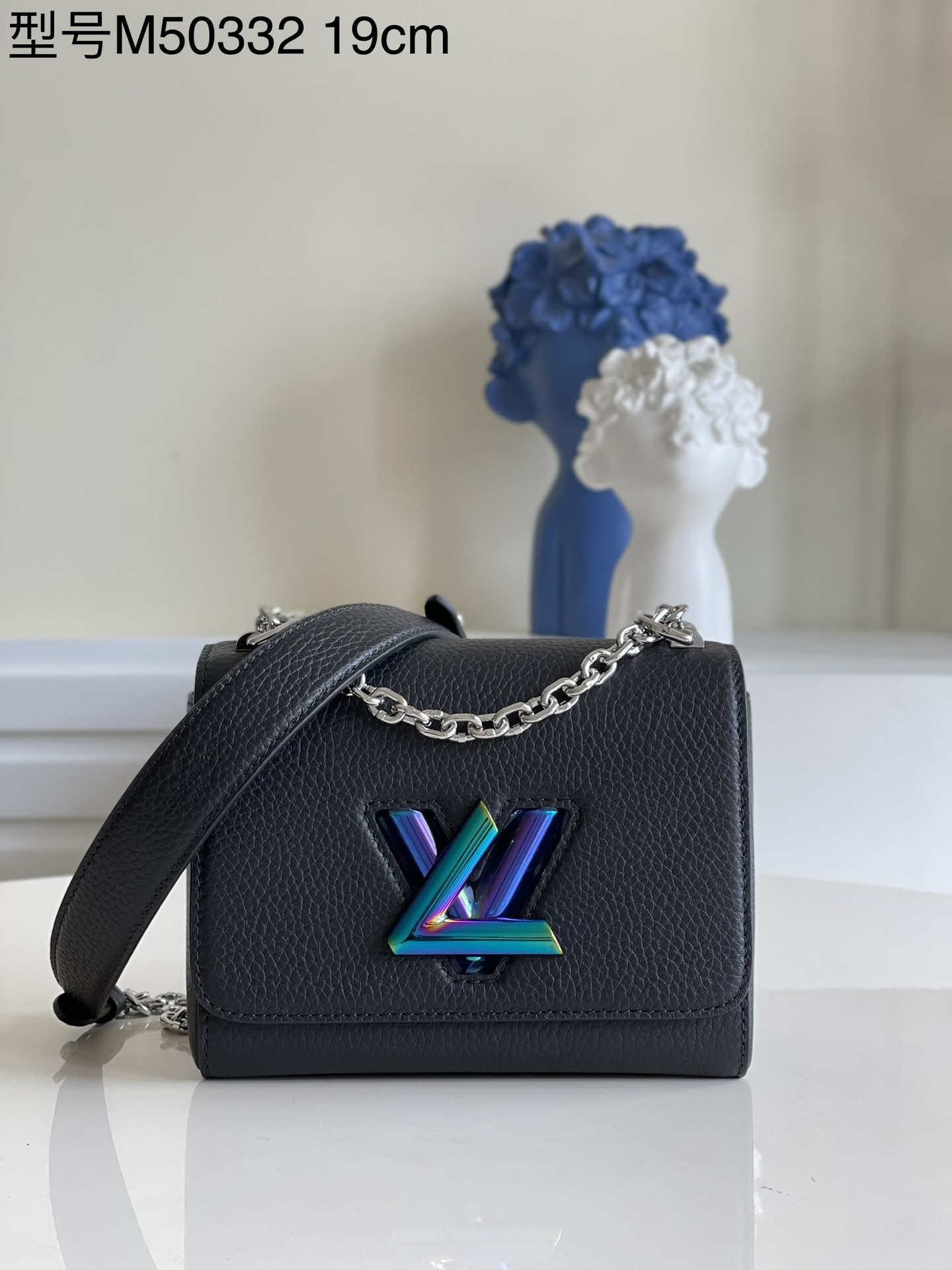 NO:397439,【Exclusive real photo M50332g colorful】M50280 Twist small handbag Love Lock Charms series Epi leather and twist lock elements Top with detachable decorative chain plus affixed lock head key and other gold and silver hanging decorations Coordinated proportions of the handbags are equipped with long leather shoulder straps and are suitable for back-shoulder size 18*15*9cm s.,LV [original leather],louis vuitton19860909【独家实拍M50332克七彩】M50280 Twist小號手袋 Love Lock Charms系列 Epi皮革和扭鎖元素 頂部搭配可拆卸裝飾鏈條 加綴鎖頭 鑰匙等金銀雙色掛飾 手袋比例協調 配有長皮肩帶 背挎皆宜 尺寸18*15*9cm s.,LV【原厂皮】,louis vuitton,Bag