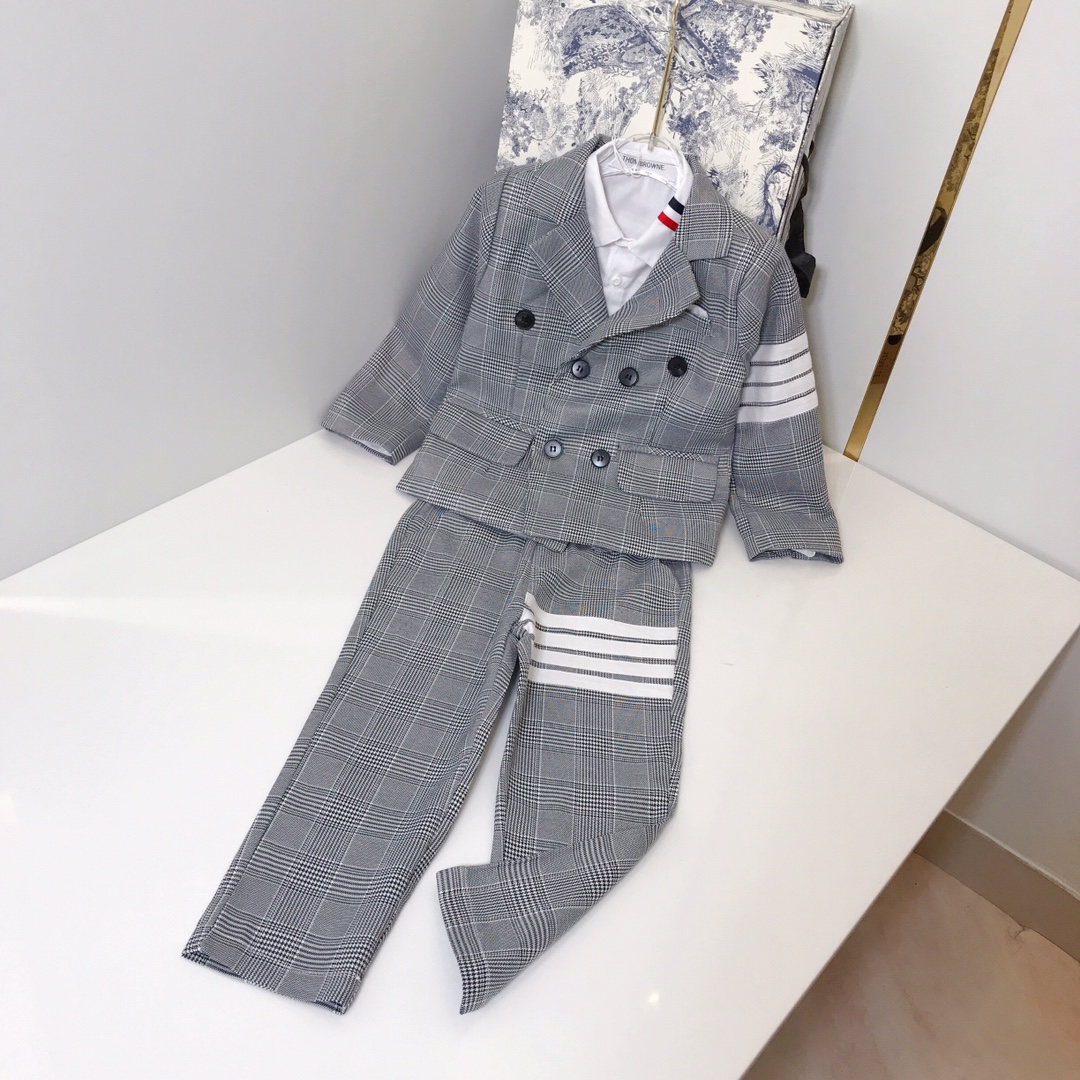 High-Quality Children’s Wear: 4 Sets of Suits and Vests in Various Sizes