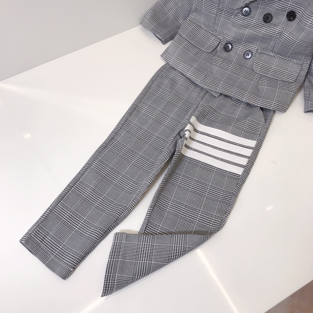 High-Quality Children’s Wear: 4 Sets of Suits and Vests in Various Sizes - 图片 3