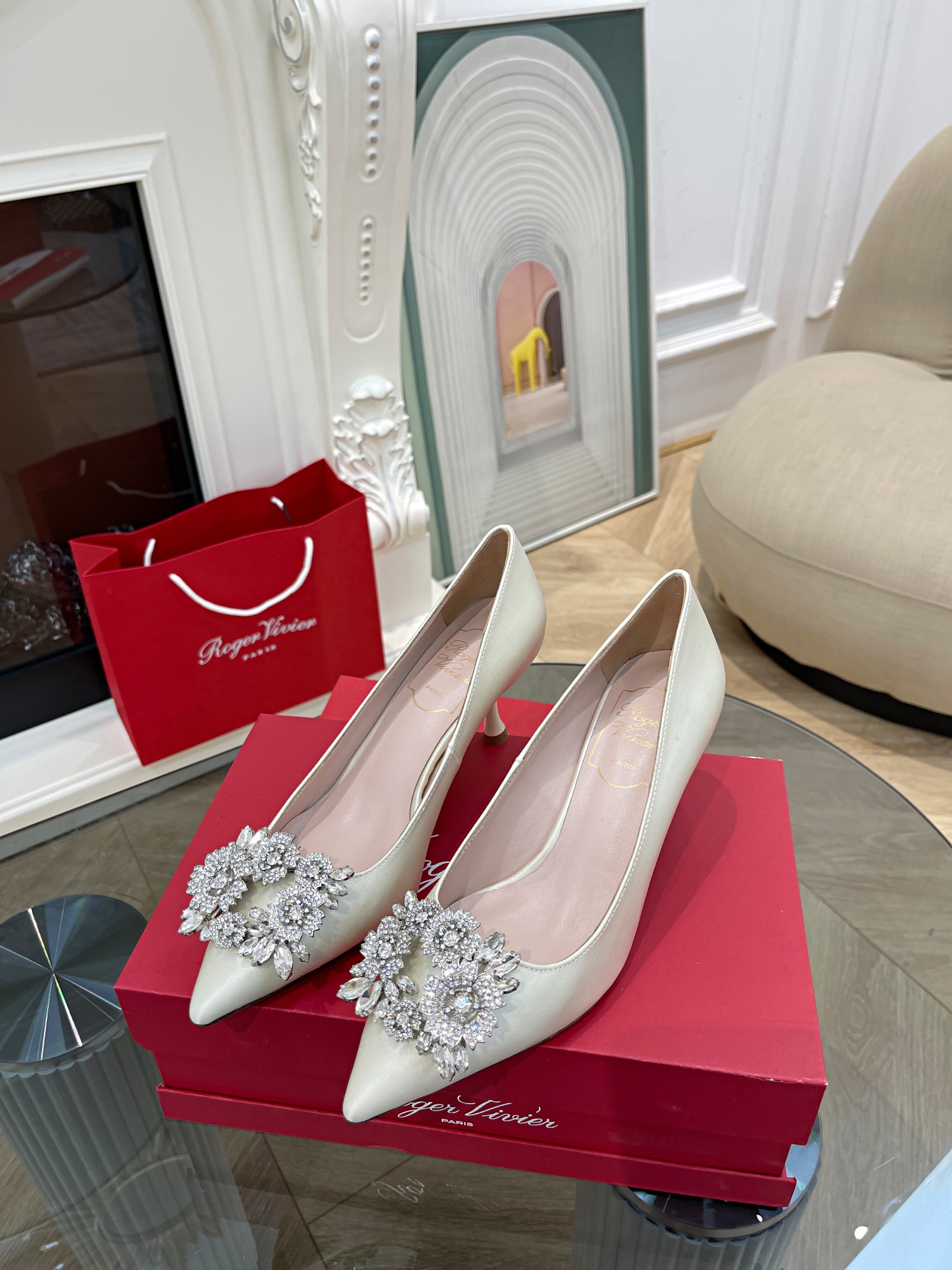 Spring 2023 Shoe Trend: Super-Glazed Ocean of Love and Luxury - 图片 2