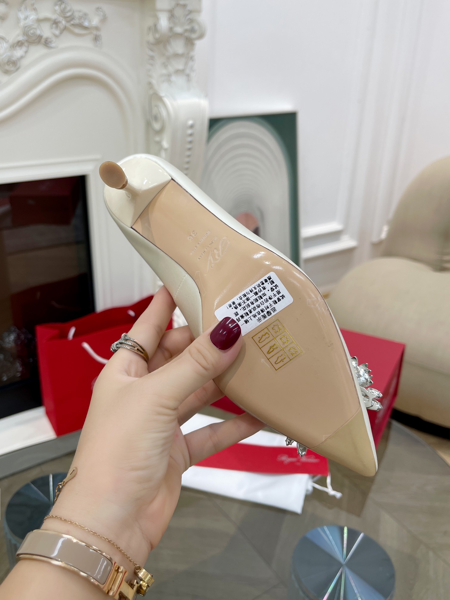 Spring 2023 Shoe Trend: Super-Glazed Ocean of Love and Luxury - 图片 6