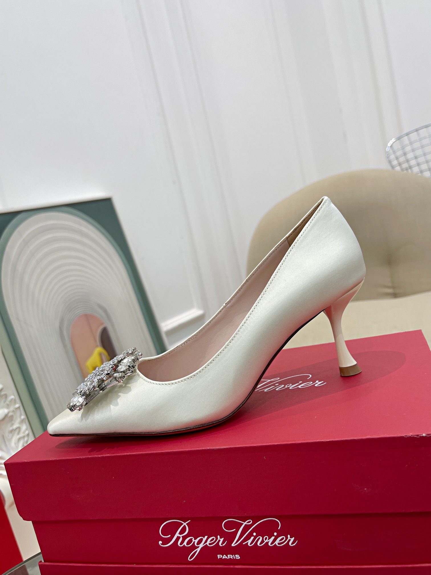 Spring 2023 Shoe Trend: Super-Glazed Ocean of Love and Luxury - 图片 9
