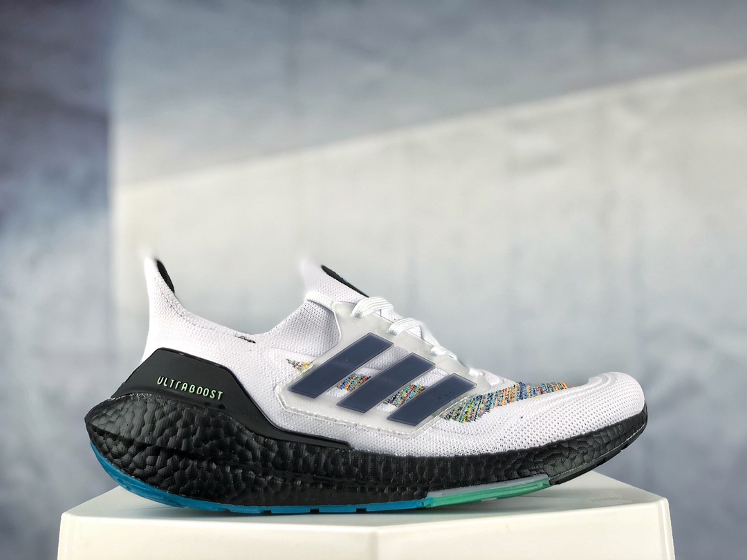  支持放店
Ultra Boost 7.0 白黑彩虹
专柜同步上架 实拍首发
较之前增加6%Boost，全掌Boost将缓震和能量回馈再一次进行了升级，提供更好的舒适穿着体验，360ºPrimeknit编织工艺，S型Heel Counter提供更加精准锁定后跟，带来出众的后跟包裹，LEP创新大底延续马牌橡胶大底，同时新加入LEP结构，为每一步提供更多动力及更好回弹。
SIZE：36-45