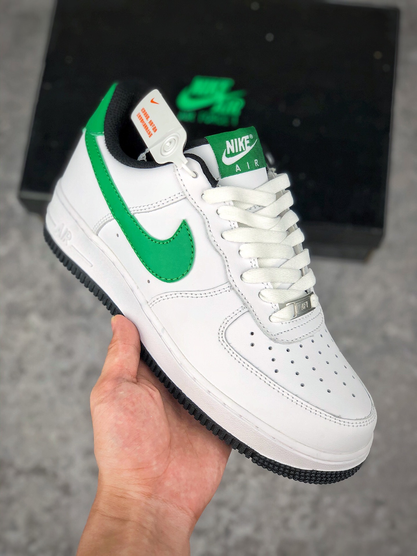 特价福利 开学季
 终端放店
Nike Air Force 1 白绿
原装级别 原楦头原纸板  
打造纯正空军版型#专注外贸渠道  全掌内置蜂窝气垫 #原盒配件 原厂中底钢印、拉帮完美   
 SIZE：36 36.5 37.5 38 38.5 39 40 40.5 41 42 42.5 43 44 45