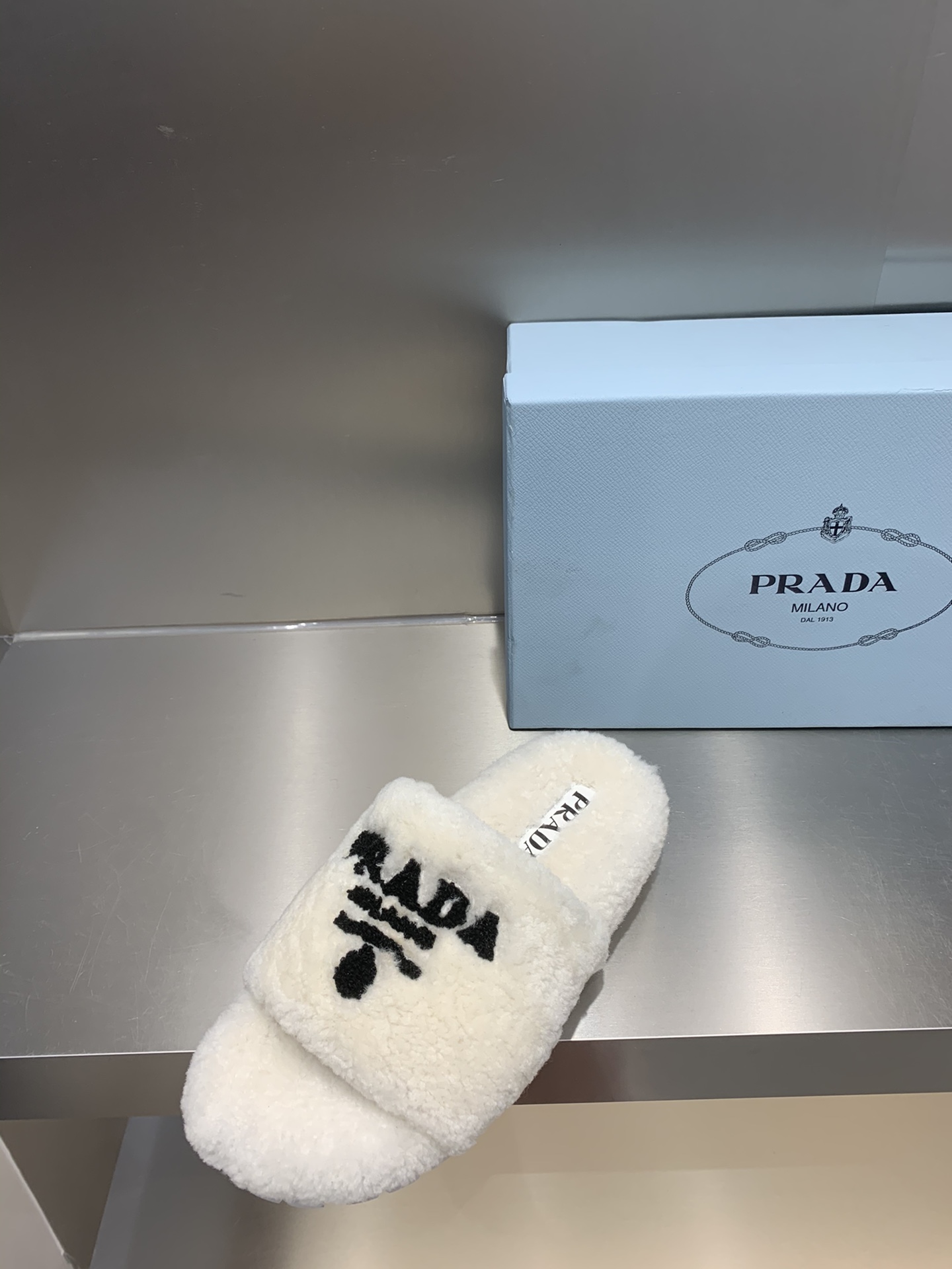 RAD*aw 秋冬新款毛拖今年的毛毛拖超货，不备上两双对不起自己🤓好玩好看好萌 正品复刻精致鞋面手工绣线