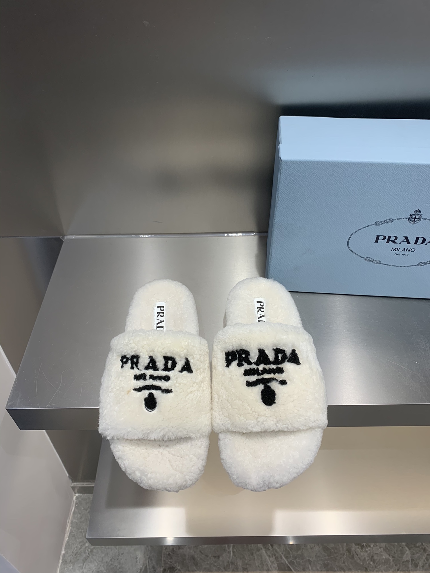 RAD*aw 秋冬新款毛拖今年的毛毛拖超货，不备上两双对不起自己🤓好玩好看好萌 正品复刻精致鞋面手工绣线