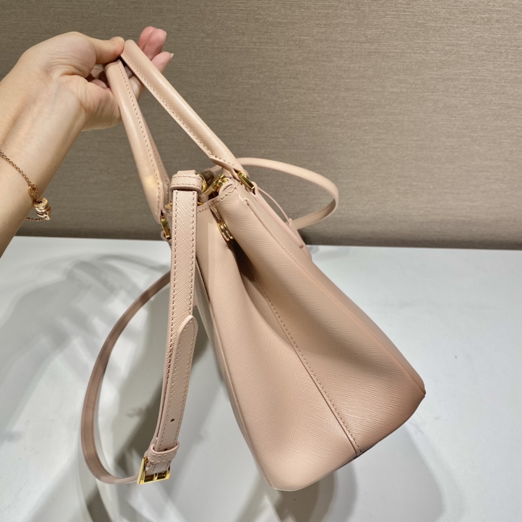 PRADA普拉达进口十字纹牛皮杀手包1BA863