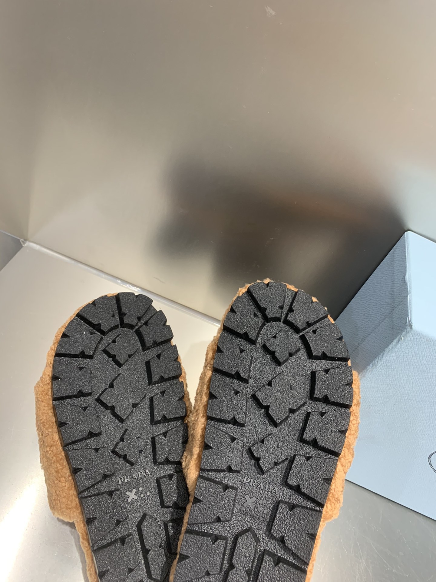 RAD*aw 秋冬新款毛拖今年的毛毛拖超货,不备上两双对不起自己🤓好玩好看好萌 正品复刻精致鞋面手工绣线
