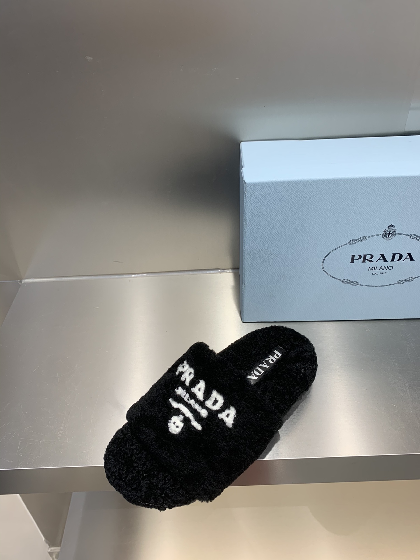 RAD*aw 秋冬新款毛拖今年的毛毛拖超货，不备上两双对不起自己🤓好玩好看好萌 正品复刻精致鞋面手工绣线
