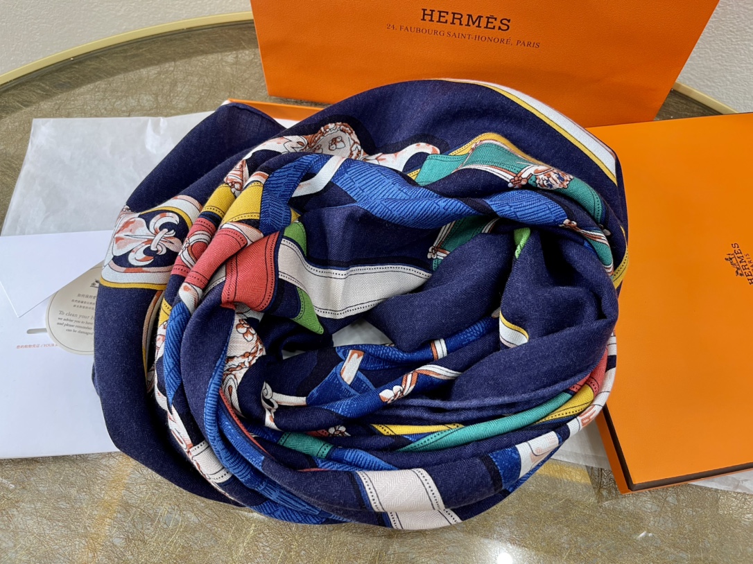 Hermes爱马仕『卡瓦尔卡多』披肩围巾