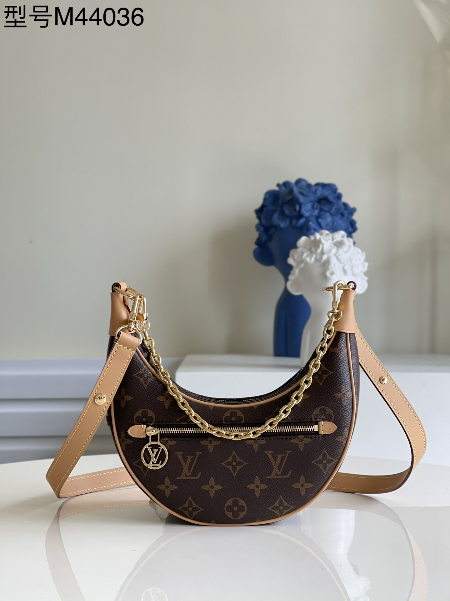 NO:397568,【Exclusive real shot M44036】The latest product Moon bag is a very special one, the appearance is no less than the medieval pea bag, the size is 24* wide, 6* high 22cm w., LV [original leather], louis vuitton19860909【独家实拍M44036】 最新单品 月亮包 很特别的一款,颜值不低于中古款豌豆包哟 尺寸长24*宽6*高22cm w.,LV【原厂皮】,louis vuitton,Bag