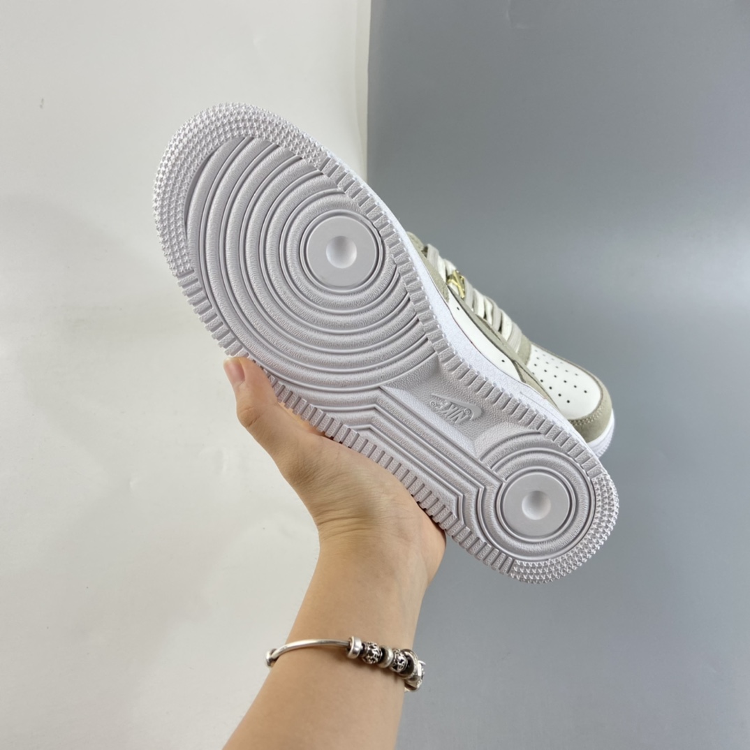 P200  NIKE Air Force 1’07 空军一号米白红金扣低帮休闲板鞋 DB3597-100