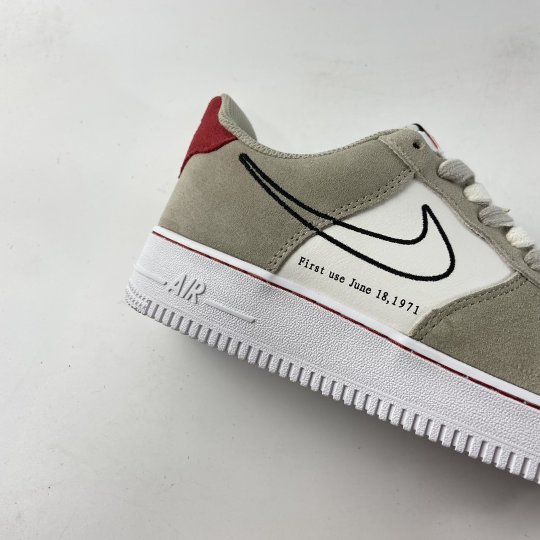 P200  NIKE Air Force 1’07 空军一号米白红金扣低帮休闲板鞋 DB3597-100