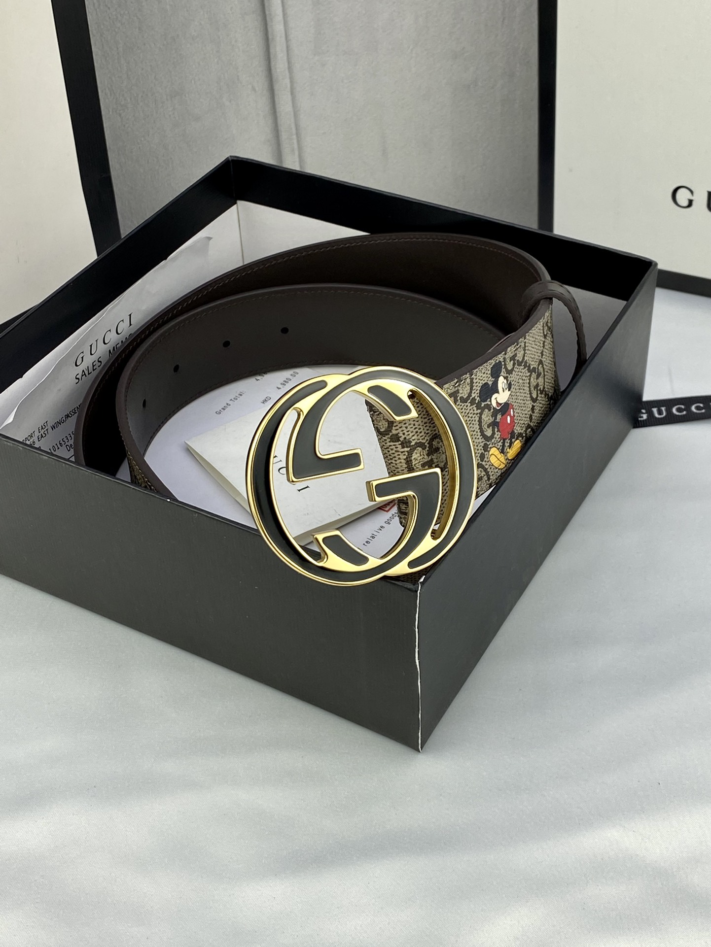 宽度4 0cm gucci 双面腰带 一侧为GG Supreme帆布融入米奇图案 厚度6 0mm