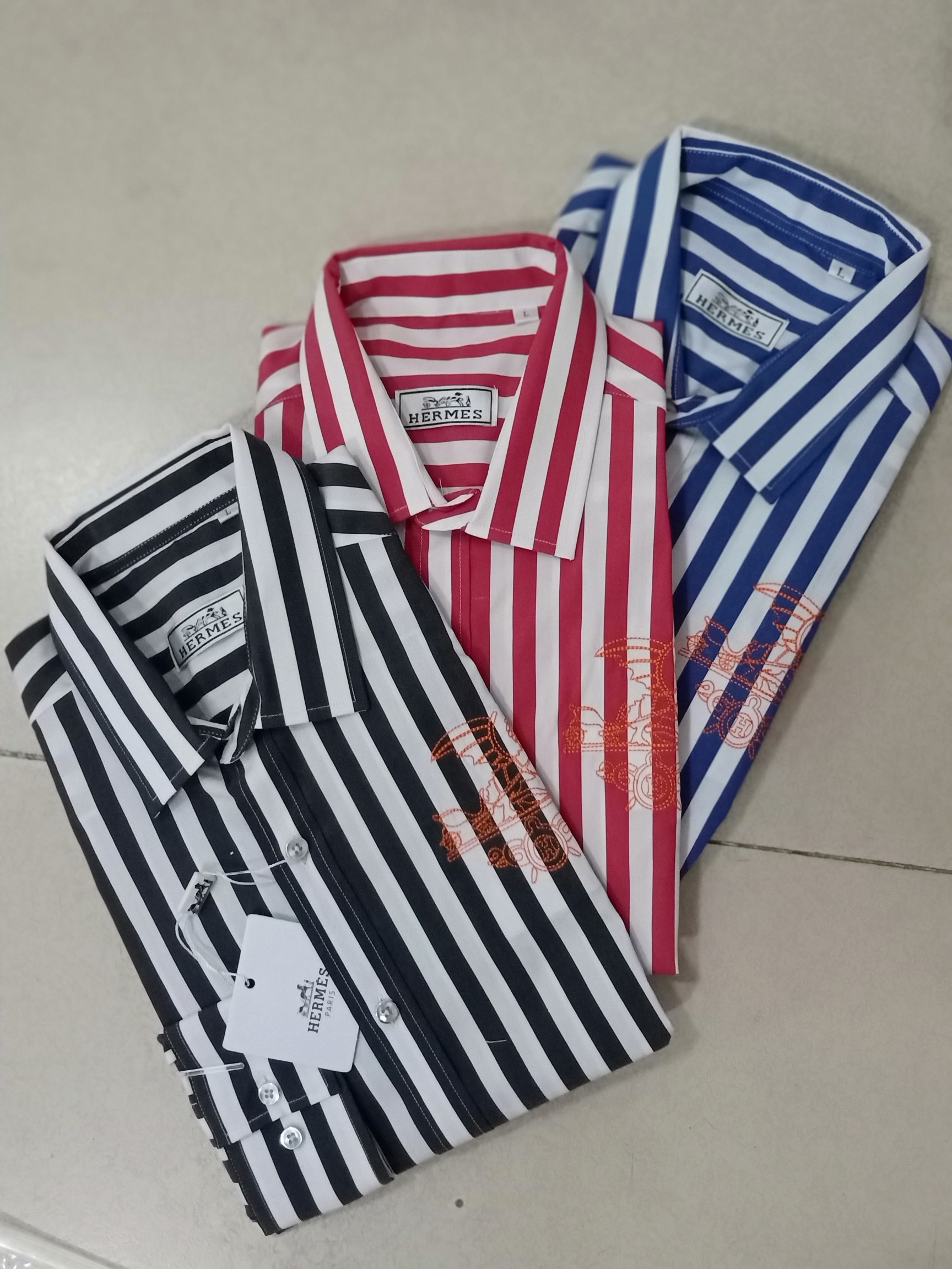 NO:128205,New style, real photos, mercerized cotton fabric, soft texture, fashionable and versatile, comfortable and durable, simple and atmospheric. Good upper body effect, stable supply, sold immediately. Regular code number: M to 3XL, about 110 to 200 kilograms, large goods, real, alexander wang19860909新款,实物拍摄图,丝光棉面料,质感柔软,时尚百搭,舒适耐穿,简约大气 上身效果好,货源稳定,即转即卖 正规码数 M到3XL,110到200斤左右穿,大货实,,,alexander wang,Men's clothing