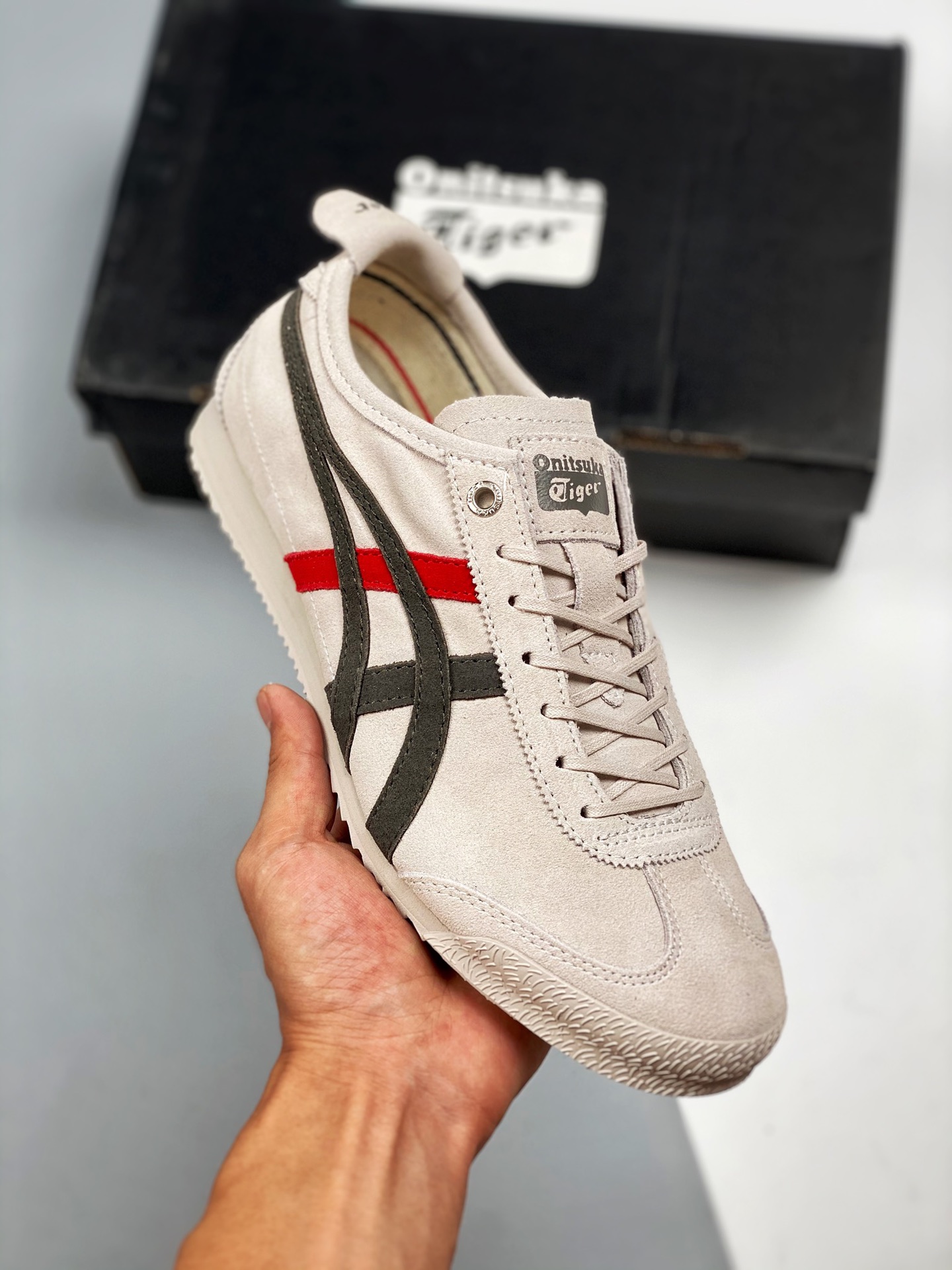Apoya la colocación en tiendas 2. Asics Onitsuka tiger, edición réplica en piel de cordero, versión con chip y código Q…