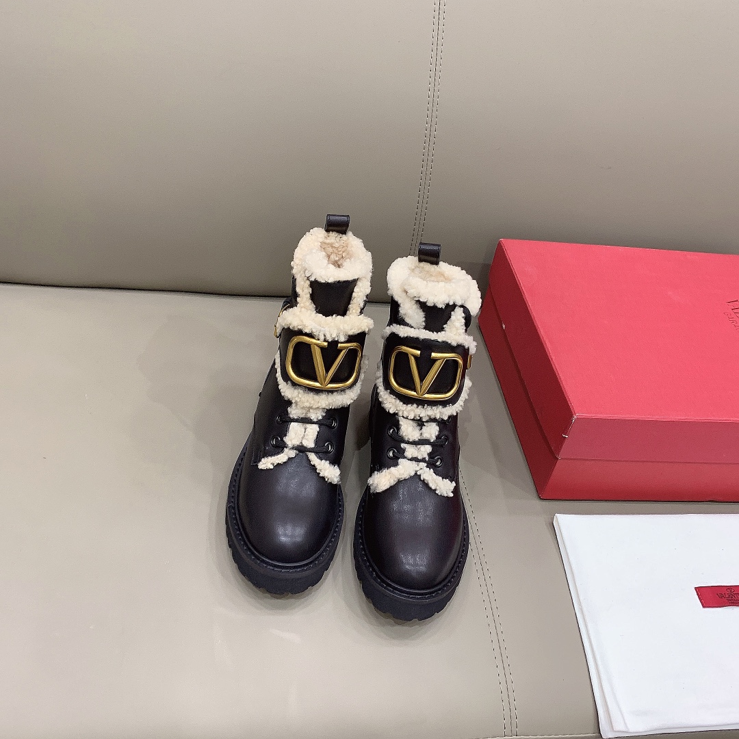 NO:485110,VALENTIN* newest wool boots, fashionable and warm, calfskin upper, inner footbed, imported Australian wool, original molded sole, size 35-39 (34 40 41 customized), boots, valentino, boots, cowhide19860909VALENTIN*新款羊毛短靴 时髦保暖 鞋面小牛皮 内里垫脚澳洲进口羊毛 原版开模成型底 码数35-39（34 40 41定做）,靴子,valentino,boots,cowhide,Women's Shoes