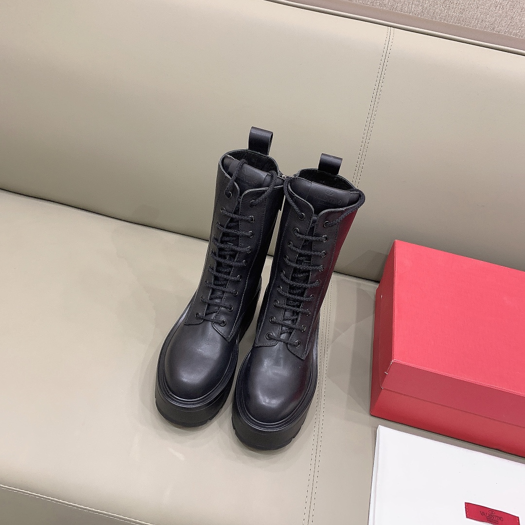 NO:485059,VALENTIN* newest thick-soled logo boots, original calfskin upper, inner footbed cowhide original open molded sole size 35-39 (34 40 41 customized), boots, valentino, boots, cowhide19860909VALENTIN*新款厚底大logo短靴 鞋面原版小牛皮 内里垫脚牛皮 原版开模成型底 码数35-39（34 40 41定做）,靴子,valentino,boots,cowhide,Women's Shoes