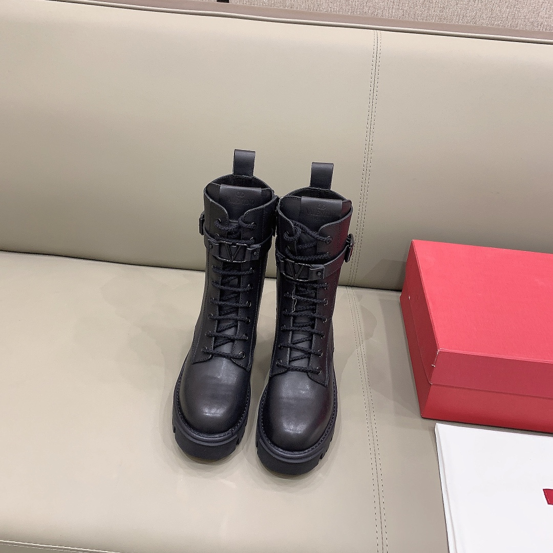 NO:485121,VALENTIN* new motorcycle boots, original calfskin upper, inner footbed cowhide original molded sole size 35-39 (34 40 41 customized), boots, valentino, boots, cowhide19860909VALENTIN*新款机车短靴 鞋面原版小牛皮 内里垫脚牛皮 原版开模成型底 码数35-39（34 40 41定做）,靴子,valentino,boots,cowhide,Women's Shoes