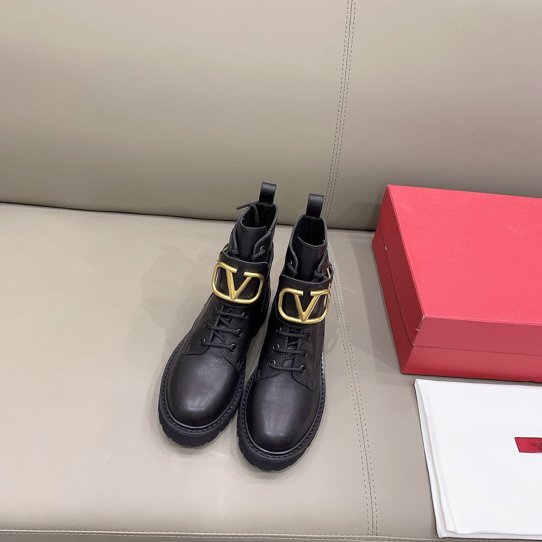 NO:485068,VALENTIN* new motorcycle boots, original calfskin upper, inner footbed cowhide original molded sole size 35-39 (34 40 41 customized), boots, valentino, boots, cowhide19860909VALENTIN*新款机车短靴 鞋面原版小牛皮 内里垫脚牛皮 原版开模成型底 码数35-39（34 40 41定做）,靴子,valentino,boots,cowhide,Women's Shoes