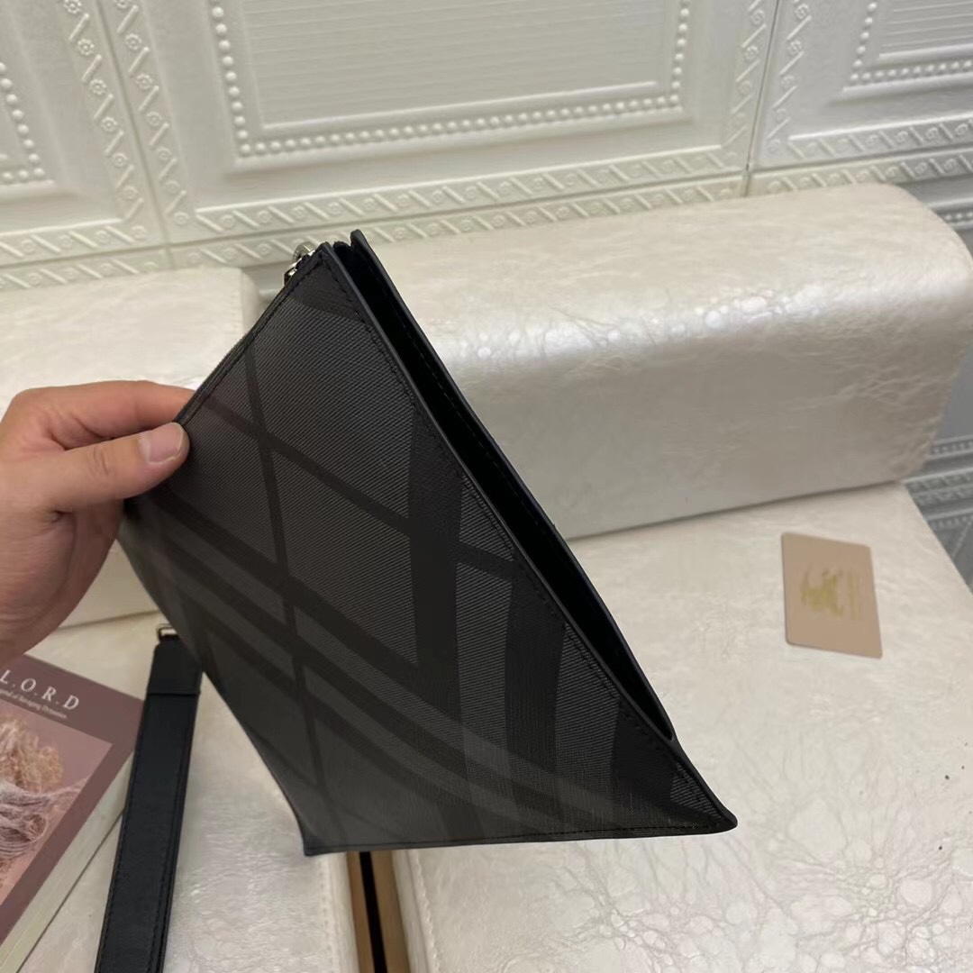 。London 格纹拉链收纳袋 ➰【B•家】原单出品🇮🇹～～🎉👉采用进口粒面小牛皮，纤巧的版型可轻松置于