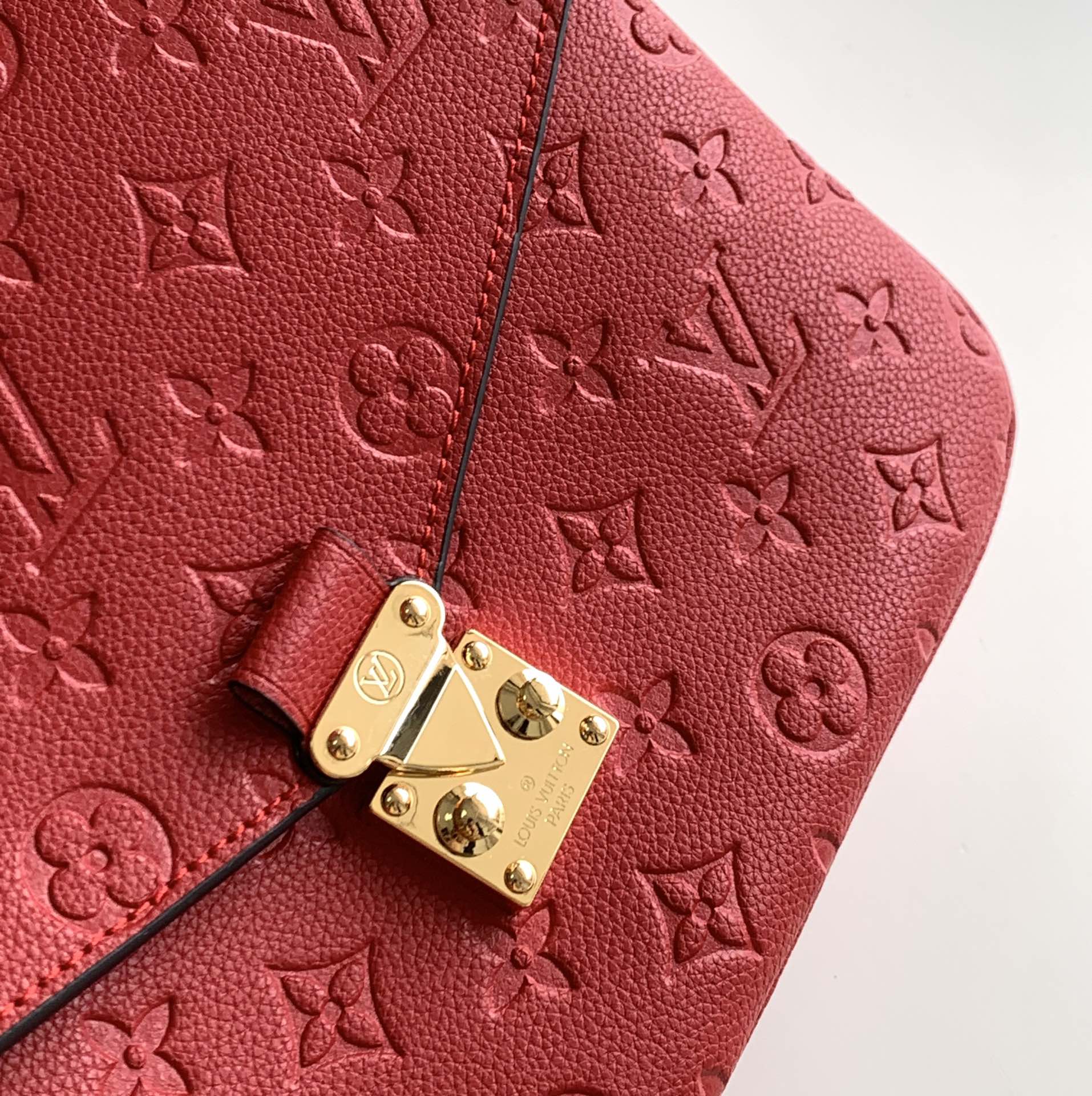 Louis Vuitton M44881杏色M41487黑色M44072米白M44018粉色M41486枣红M44155大红M44071深蓝