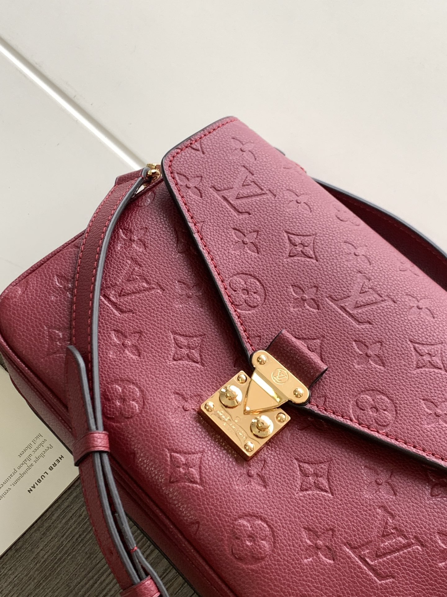 Louis Vuitton M44881杏色M41487黑色M44072米白M44018粉色M41486枣红M44155大红M44071深蓝