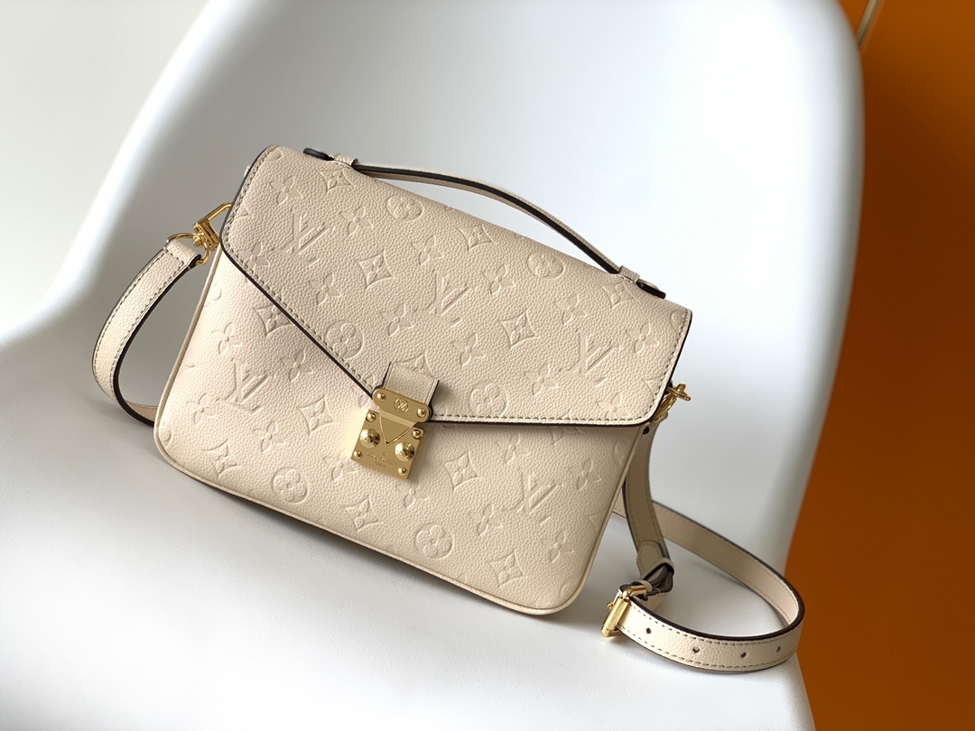 Louis Vuitton Pochette Métis Beige Monogram Empreinte Leren Handtas met Goudkleurige Hardware