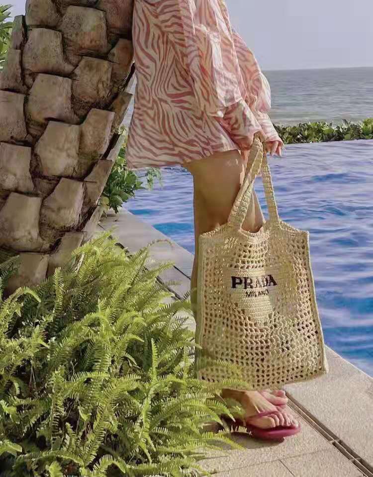 NO:385329,Apricot color is really a versatile artifact~ All clothes for versatile summer, Prada [top original list], prada19860909杏色真的是百搭神器～百搭夏天所有的衣服,普拉达【顶级原单】,prada,Bag