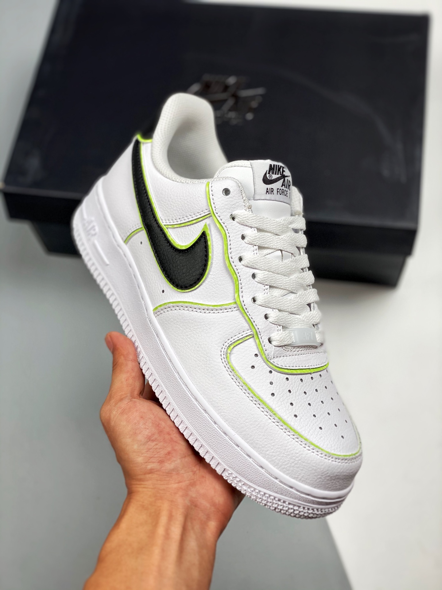 Nike Air Force 1 Low blanco y negro luminoso, horma y cartón originales, estilo puro de la Fuerza Aérea, enfocado en el…