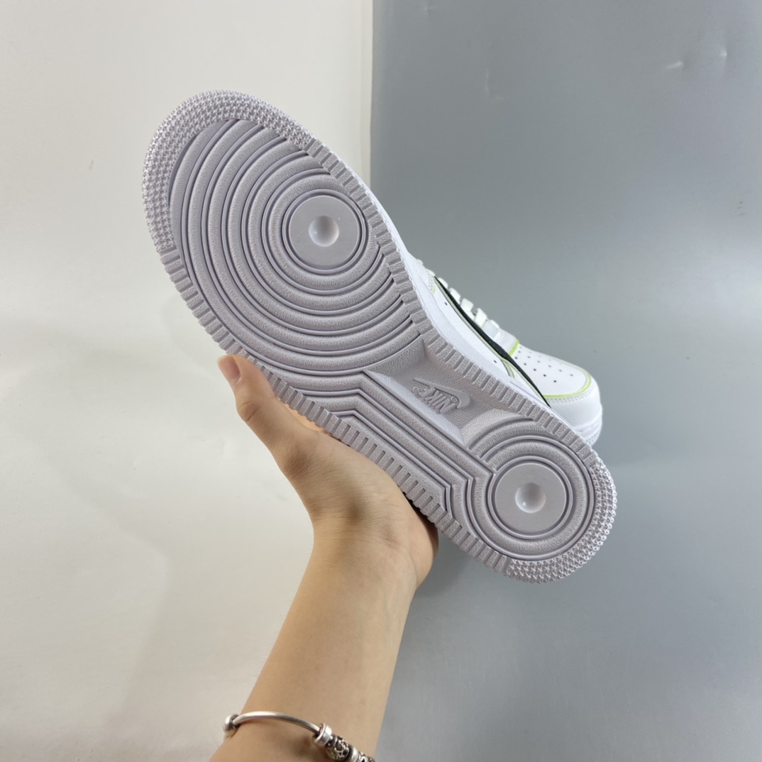 P240  NIKE Air Force 1 Low ’07 “黑白夜光”低帮空军一号休闲板鞋 CW2288-304