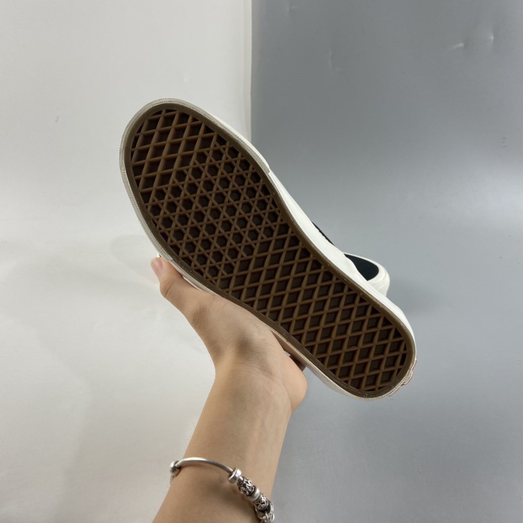 P130  VANS  Slip-On 高端支线中性纯色一脚蹬板鞋 VN-0UDF3SY/F0RD