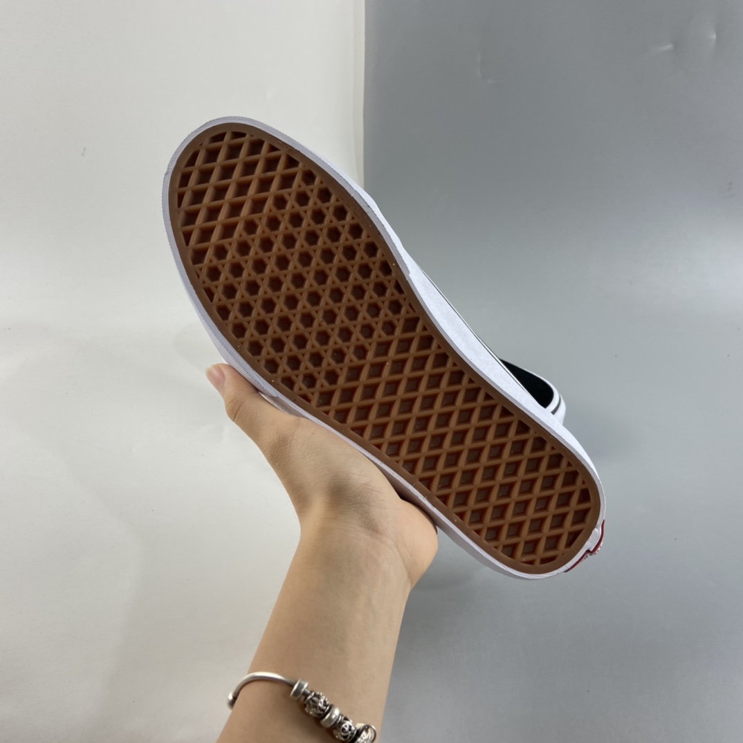 P140  Vans Old Skool 黑白低帮经典半拖一脚蹬 VN0A3MUS6BT