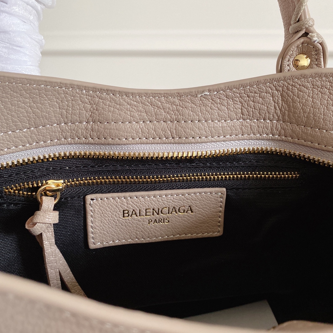 Balenciaga Le City Small Bag, Goat Leather, Gold Hardware, Adjustable Strap 9 i1628142515 8738 7