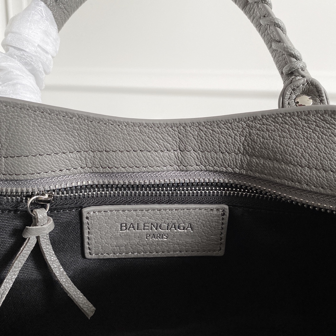 Balenciaga Le City Small Gray Handbag with Silver Studs,30 cm 9 i1628144782 3820 7