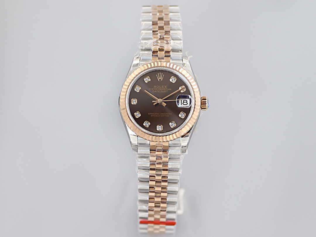 NO:392050,Rolex Oyster Perpetual Log Type 31 Series 1 is paired with a Swiss imported movement, with stable and reliable quality; 2 is 10.9mm in thickness and 31mm in diameter; [correcting the shortcomings of other versions in the market, the size and thickness of other versions in the market are incorrect, and it is fake at a glance] 3 sapphire mirror, calendar font-to-version original version; 4 Integrated molding mid-layer case, screw-in bottom cover and winding crown; 5 top-level workmanship, each strap perfectly matches the lugs, giving the highest comfort of the wrist; every extreme detail is the sincerity of the factory's ingenious development!  !  ,,rolex19860909劳力士蚝式恒动日志型31系列 1搭配瑞士进口机芯,品质稳定可靠； 2与原装一致厚度10.9mm表径31mm；【修正市场其它版本不足,市场其它版本尺寸厚度不对,一眼假】 3蓝宝石表镜,日历字体对版原版； 4 一体成型中层表壳,旋入式底盖及上链表冠； 5顶级做工,每条表带与表耳完美契合,给予手腕最高的舒适度； 每个极致的细节都是工厂匠心开发的诚意！！,,rolex,Watch