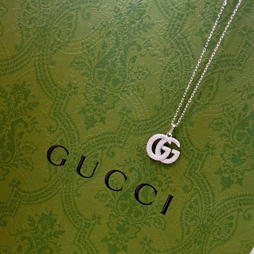 Gucci的逆袭之年GUCCI经典标志双G满钻项链完美细节VIP推荐值得入手五星好评精工中的战斗鸡低调奢