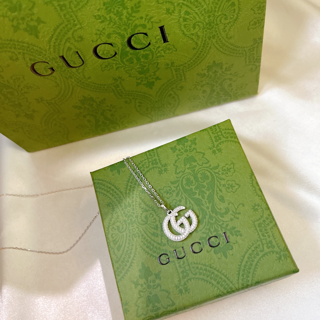 Gucci的逆袭之年GUCCI经典标志双G满钻项链完美细节VIP推荐值得入手五星好评精工中的战斗鸡低调奢